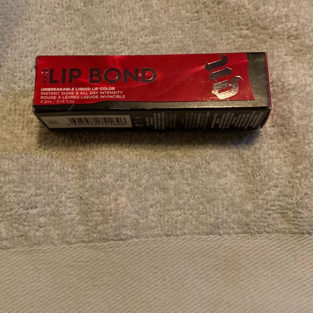 NWB Urban Decay Lip Bond Glossy liquid lipstick in “Unbreakable”